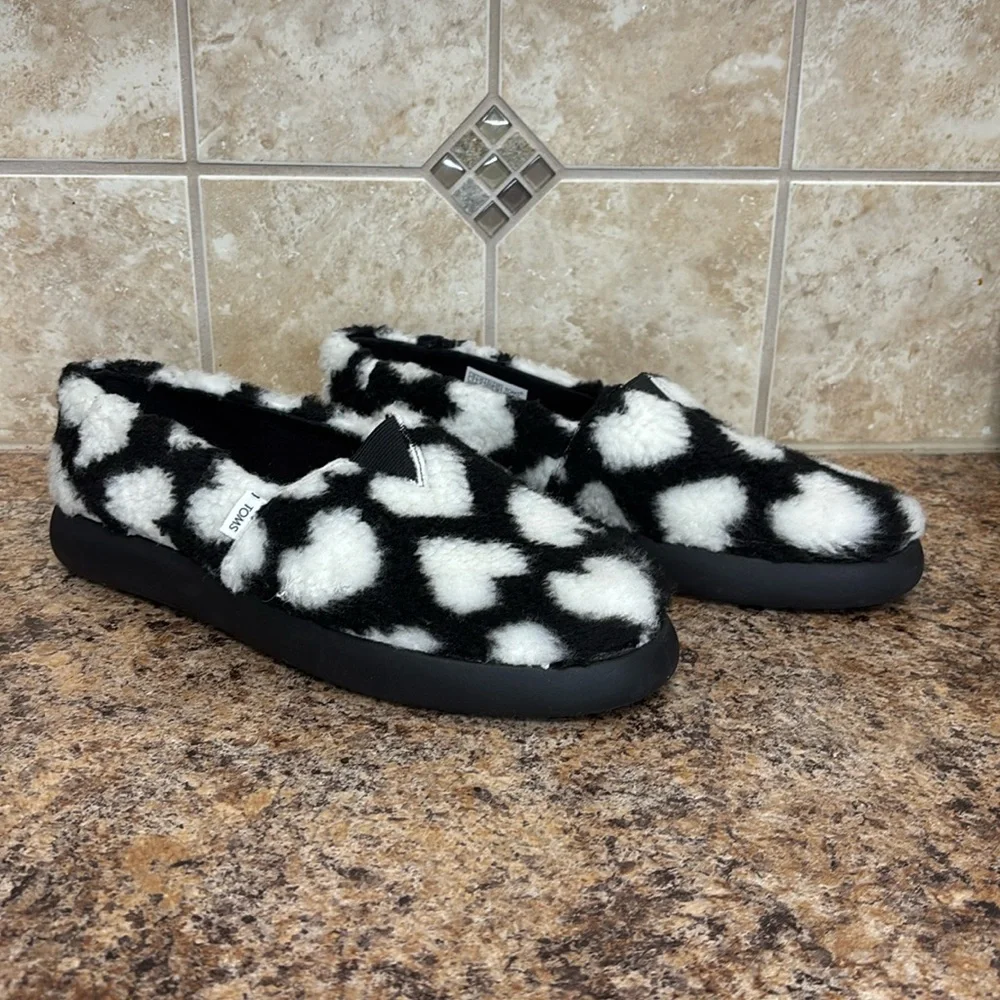 Toms Black & White Faux Fur Heart Mallow Alpargatas Size 11